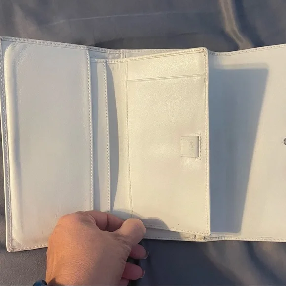 Coach wallet. Normal wear. - Picture 6 of 9